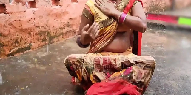 बारिश मे नाहाने के बाद चुदाई का मज़ा ली सेक्स