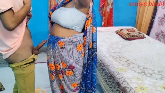 भाभी को अपना लंड दिखाके बस में कर लिया सेक्स