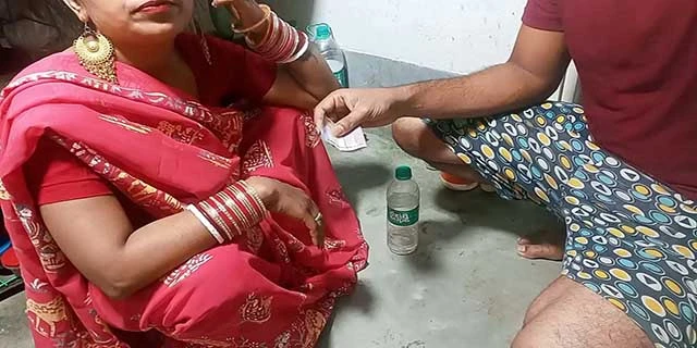 एमएमएस – भाभी ने अपनी चुत दी चोदने को पैसे के बदले