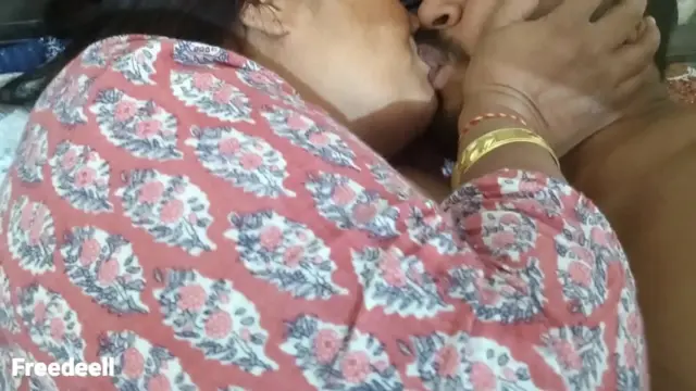 भाभी ने देवर को दिखाया कैसे चुदाई करते हैं देसी
