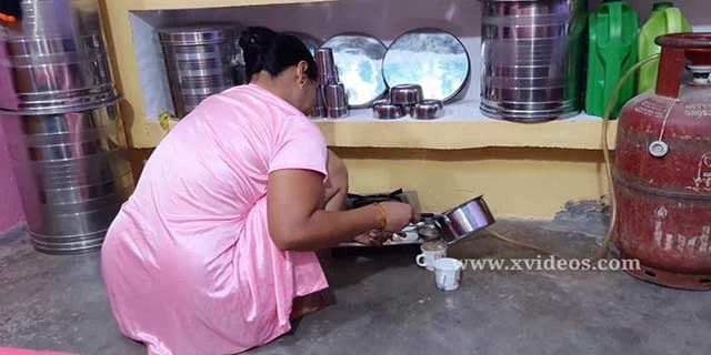 चाइ पीने के बहाने भाभी को चोद दिया हिंदी