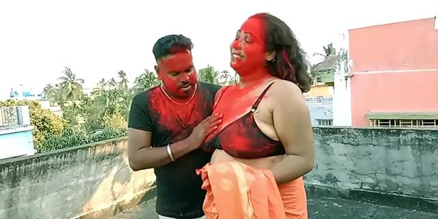 दो दो भाभियों की चूत के साथ होली खेली हिंदी