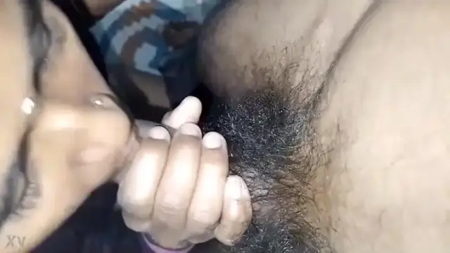 देहाती लड़की लंड चूसकर चूत में ऊँगली कराती है एमएमएस