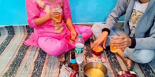 दारू पीके पड़ोसी के साथ चुदाई मस्ती सेक्सी