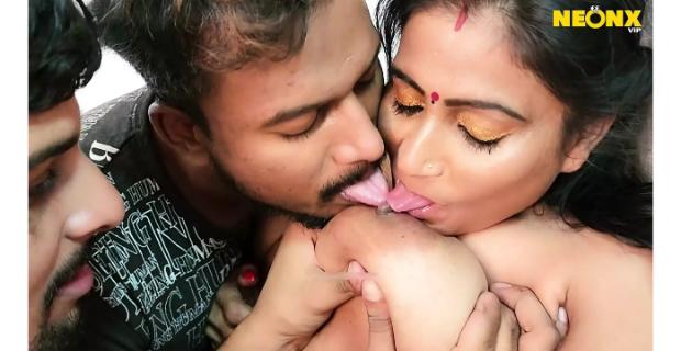 एक्सएक्सएक्स – देसी मकान मालकिन को २ यंग बॉयज ने सेक्स का मज़ा दिया