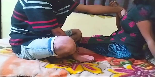 गाँव का लड़का शहेर की लड़की को पटाके चोदा देसी