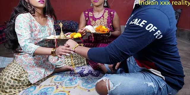 रक्षाबंधन के दिन भाई बहन की इंडियन चुदाई
