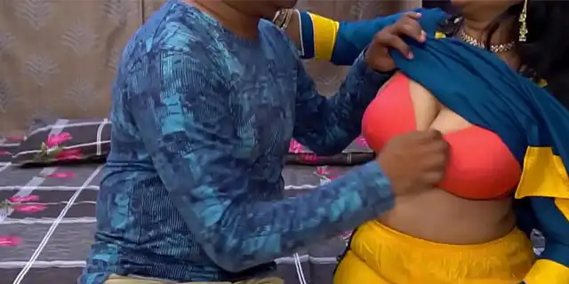 सेक्सी बिग बूब्स आंटी को पैसे देकर चोदा सेक्सी