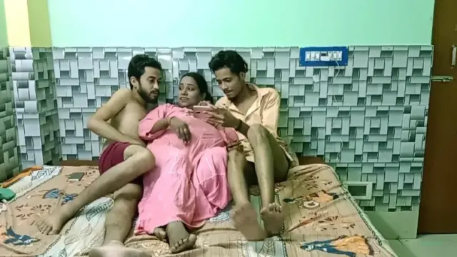 सौतेली बहन को दोस्त के साथ शेयर किया एक्सएक्सएक्स