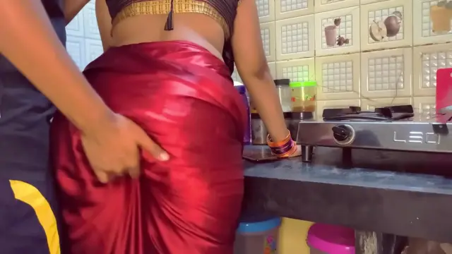 स्टेपमॉम की बुर का भोसड़ा बनाया बेटे ने बीएफ