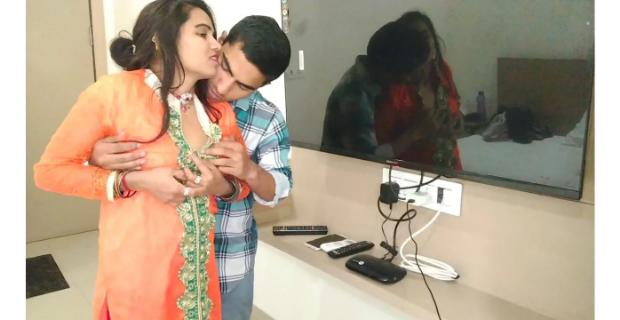 क्लिप – टीवी रिपेयर करनेवाला सेक्सी भाभी को नंगी करके चोद दिया
