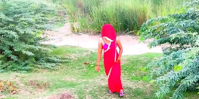 विलेज भाभी को खुली जगह पर चोदा सेक्स