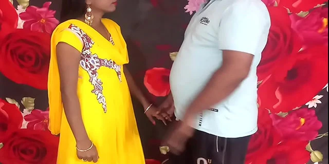 यंग स्लिम लड़की को चोदा चाचा ने सेक्सी